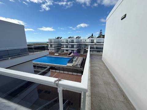 Apartamento T1+1 com Terraços Amplos e Vista Mar - Manta Rota