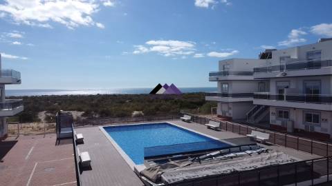 Apartamento T0+1 com Garagem e Acesso Direto à Praia - Manta Rota