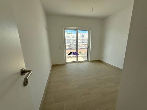 Apartamento T1+1 com Terraços Amplos e Vista Mar - Manta Rota