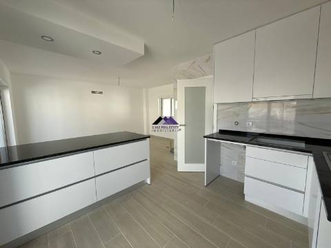 Apartamento T1+1 com Terraços Amplos e Vista Mar - Manta Rota