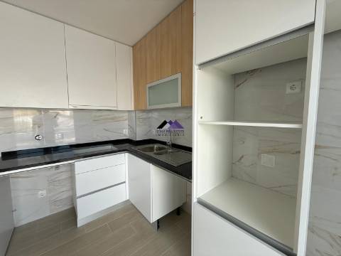Apartamento T1+1 com Terraços Amplos e Vista Mar - Manta Rota