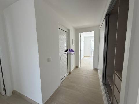 Apartamento T1+1 com Terraços Amplos e Vista Mar - Manta Rota