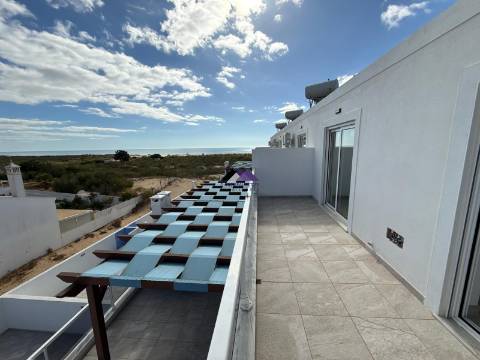 Apartamento T1+1 com Terraços Amplos e Vista Mar - Manta Rota