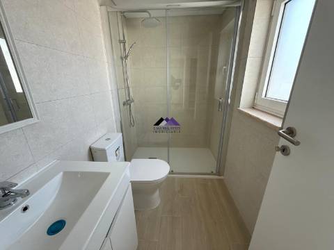 Apartamento T1+1 com Terraços Amplos e Vista Mar - Manta Rota