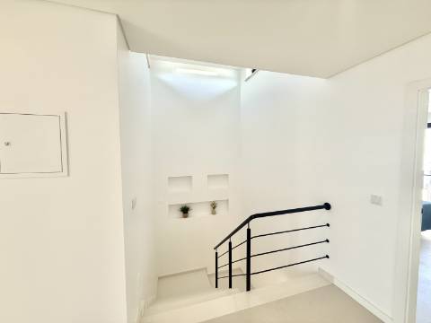 Moradia moderna T3, nova a estrear, situada na prestigiada Urbanização Rias Parque, em Vila Real de Santo António