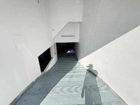 Moradia moderna T3, nova a estrear, situada na prestigiada Urbanização Rias Parque, em Vila Real de Santo António