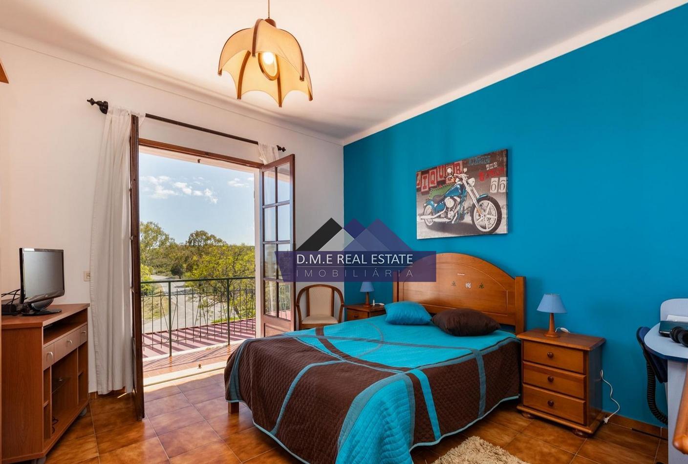 Moradia Independente com Espaço Comercial | Terreno Misto de 4.590 m² | A 12 Minutos de Tavira