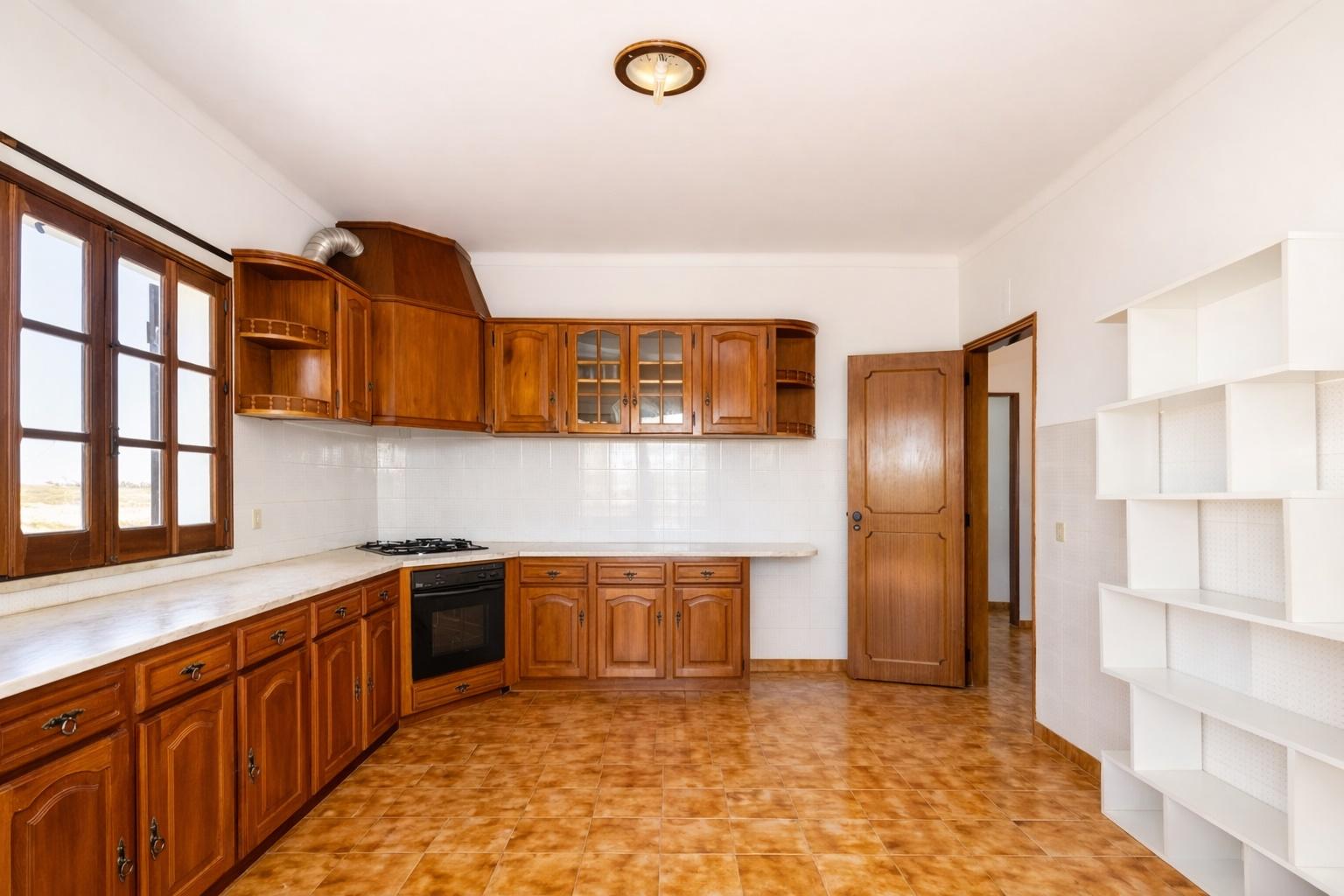 Moradia Independente com Espaço Comercial | Terreno Misto de 4.590 m² | A 12 Minutos de Tavira