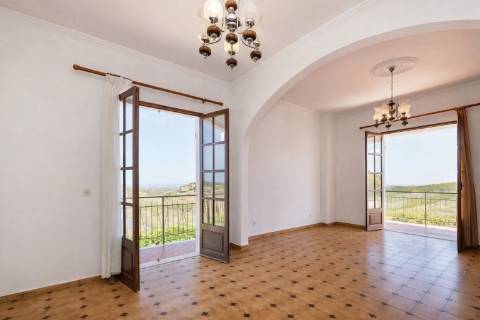 Moradia Independente com Espaço Comercial | Terreno Misto de 4.590 m² | A 12 Minutos de Tavira
