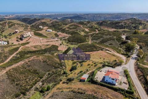 Moradia Independente com Espaço Comercial | Terreno Misto de 4.590 m² | A 12 Minutos de Tavira