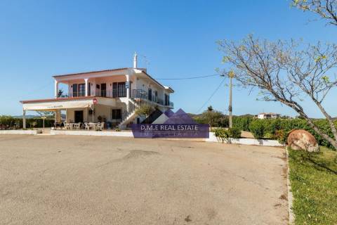Moradia Independente com Espaço Comercial | Terreno Misto de 4.590 m² | A 12 Minutos de Tavira