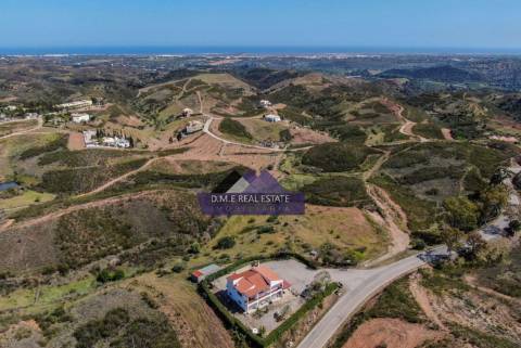 Moradia Independente com Espaço Comercial | Terreno Misto de 4.590 m² | A 12 Minutos de Tavira