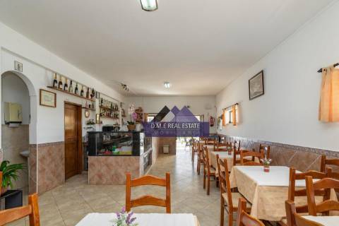 Moradia Independente com Espaço Comercial | Terreno Misto de 4.590 m² | A 12 Minutos de Tavira