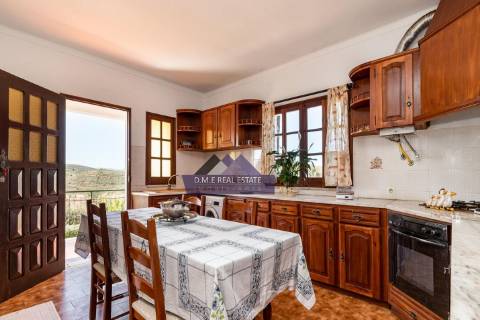 Moradia Independente com Espaço Comercial | Terreno Misto de 4.590 m² | A 12 Minutos de Tavira