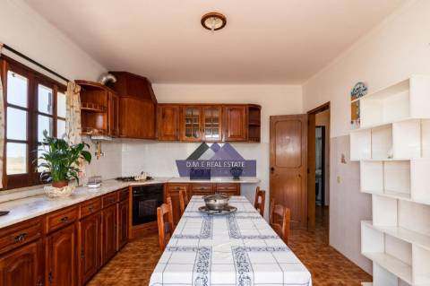 Moradia Independente com Espaço Comercial | Terreno Misto de 4.590 m² | A 12 Minutos de Tavira