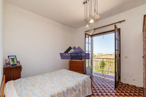 Moradia Independente com Espaço Comercial | Terreno Misto de 4.590 m² | A 12 Minutos de Tavira