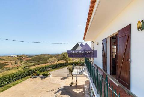 Moradia Independente com Espaço Comercial | Terreno Misto de 4.590 m² | A 12 Minutos de Tavira