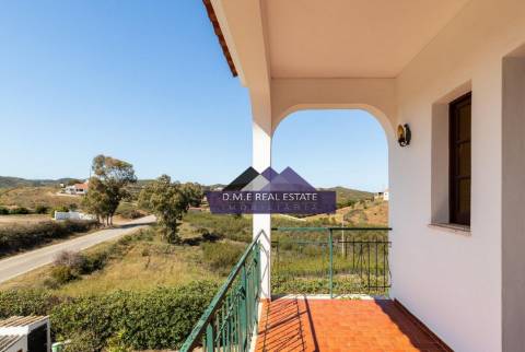 Moradia Independente com Espaço Comercial | Terreno Misto de 4.590 m² | A 12 Minutos de Tavira