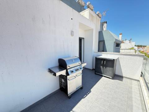 Duplex T1+1 Moderno com Terraço e Varandas - a 350m da Praia em Monte Gordo