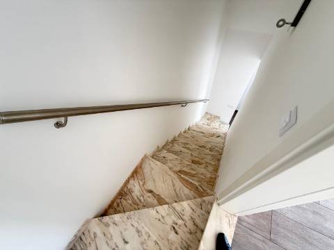 Duplex T1+1 Moderno com Terraço e Varandas - a 350m da Praia em Monte Gordo
