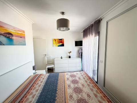 Duplex T1+1 Moderno com Terraço e Varandas - a 350m da Praia em Monte Gordo