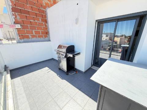 Duplex T1+1 Moderno com Terraço e Varandas - a 350m da Praia em Monte Gordo