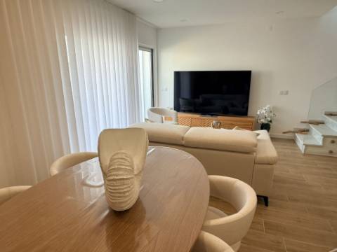 Apartamento Exclusivo T2 +2 (Quarto Interior) | 3 Casas de Banho | Vista Mar | 300 metros da praia de Monte Gordo