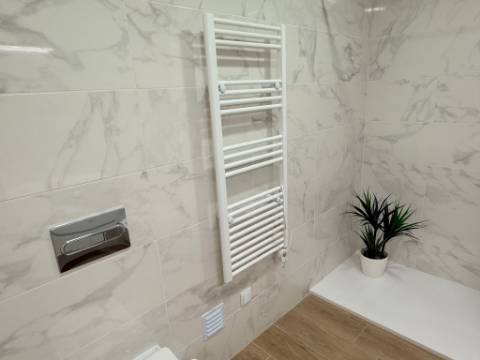 Apartamento Exclusivo T2 +2 (Quarto Interior) | 3 Casas de Banho | Vista Mar | 300 metros da praia de Monte Gordo