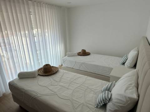 Apartamento Exclusivo T2 +2 (Quarto Interior) | 3 Casas de Banho | Vista Mar | 300 metros da praia de Monte Gordo