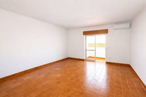 Apartamento T2 com Excelentes Áreas em Monte Gordo a 400 metros da praia