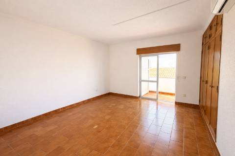 Apartamento T2 com Excelentes Áreas em Monte Gordo a 400 metros da praia