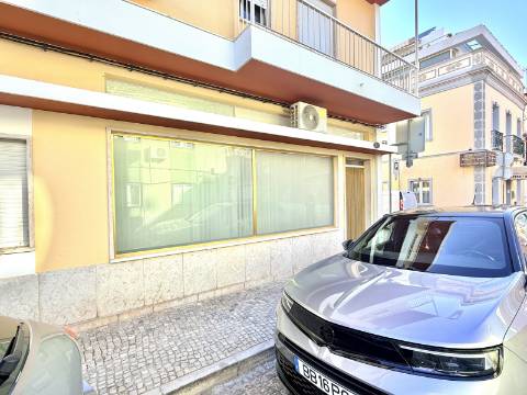 Loja no Centro de Vila Real de Santo António - Excelente Localização