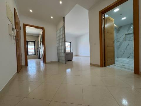 Apartamento T2 - Amora c/ Arrecadação