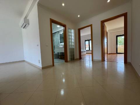 Apartamento T2 - Amora c/ Arrecadação