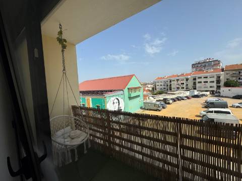 Apartamento T2 - Amora c/ Arrecadação