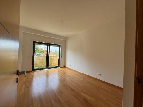 Apartamento T2 - Amora c/ Arrecadação