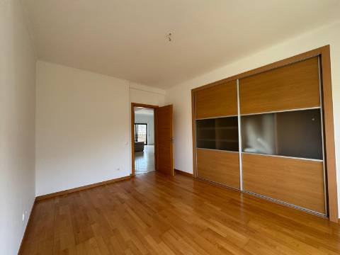 Apartamento T2 - Amora c/ Arrecadação