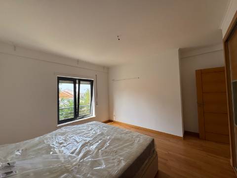 Apartamento T2 - Amora c/ Arrecadação