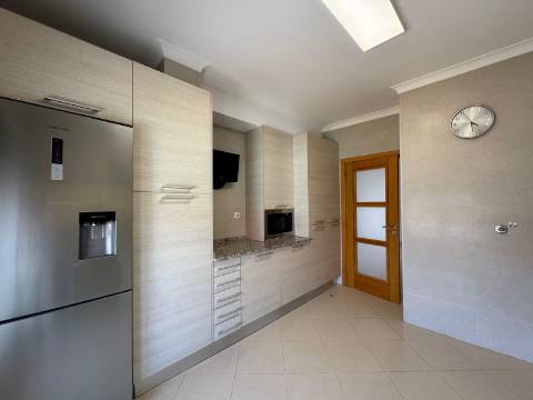 Apartamento T2 - Amora c/ Arrecadação
