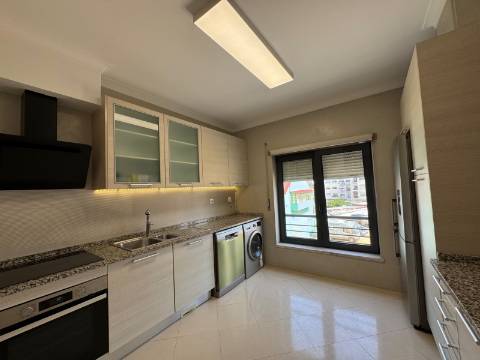 Apartamento T2 - Amora c/ Arrecadação