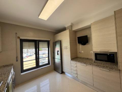 Apartamento T2 - Amora c/ Arrecadação