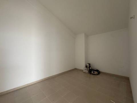 Apartamento T2 - Amora c/ Arrecadação