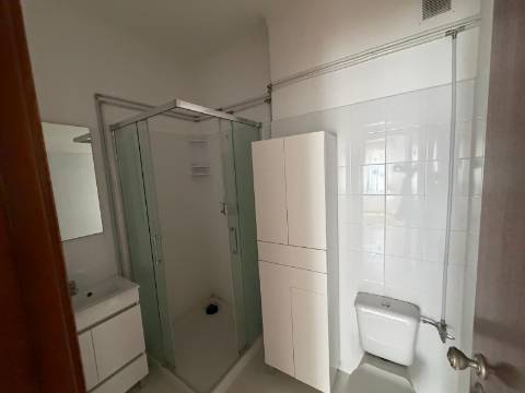 Apartamento T2 c/lugar de garagem na Cruz de Pau