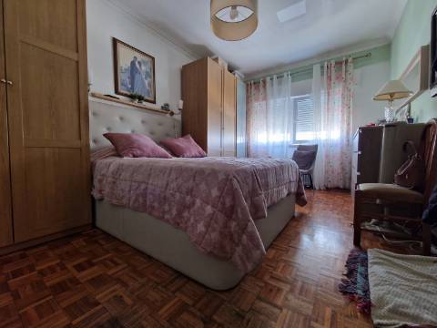 Apartamento T3 na Quinta de São João