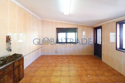 Moradia T4 convertida em Bifamiliar em São Cosme