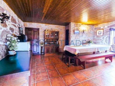 Quinta com 1.595m² vinhas & Moradia T1 em Pedra – Baião