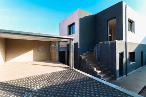 Andar de Moradia T2 Renovado & Equipado em Valbom