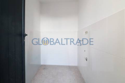 Andar de Moradia T2 Renovado & Equipado em Valbom
