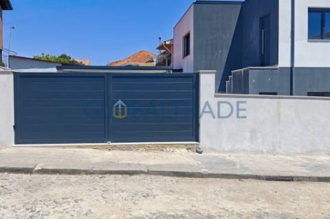 Andar de Moradia T2 Renovado & Equipado em Valbom
