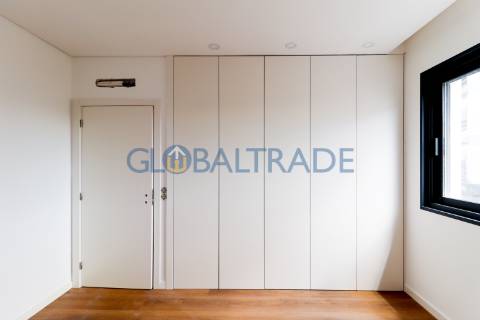 Andar de Moradia T2 Renovado & Equipado em Valbom